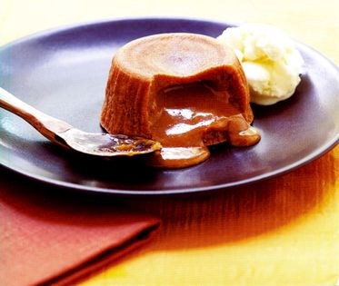 Molten dulce de leche cake (Bolinho quente de doce de leite)