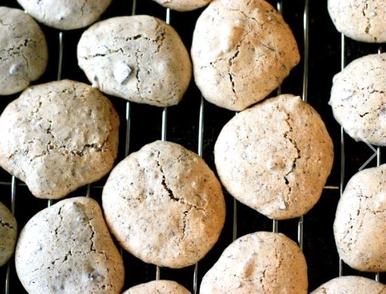 Mom's chocolate chip meringues