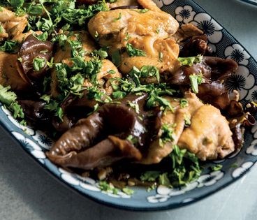 Mom's red-cooked chicken wings with wood ear mushrooms [Cathy Resident]