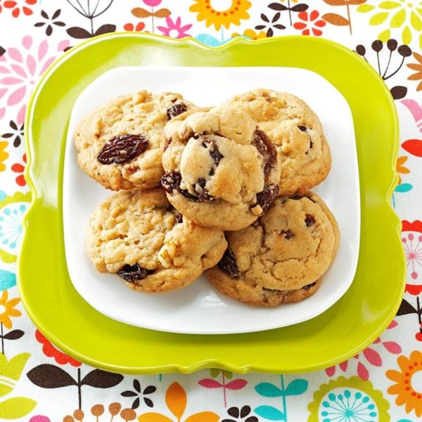 Mom's soft raisin cookies