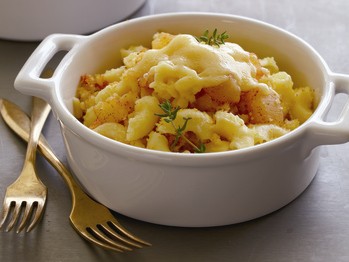 Montgomery cheddar macaroni with baked apples
