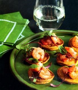 Moqueca blinis with shrimp (Blinis de moqueca de camarão)