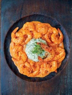 Moqueca de camarão & coriander rice donburi 