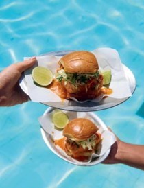 Moqueca fish burgers