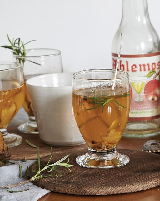 Mormor's hot apple cider