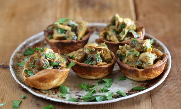 Moroccan chicken and raisin tartlets