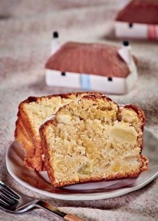 Morven's apple dappy loaf