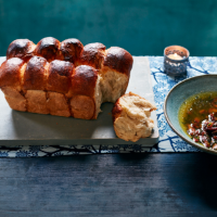 Mosbolletjies with bacon butter