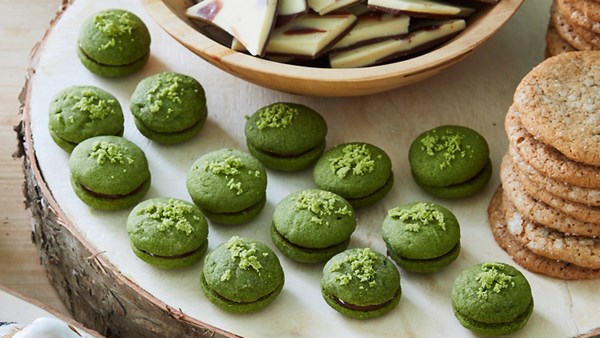 Moss sandwich cookies