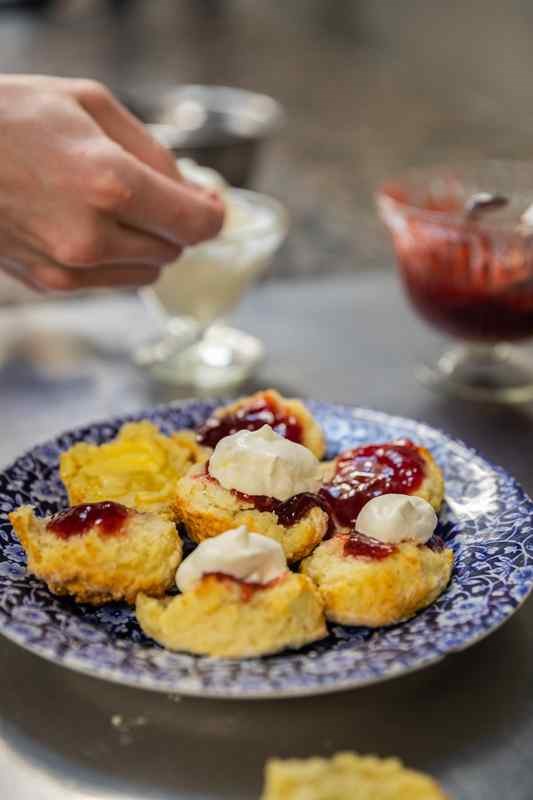 Mother's sweet white scones