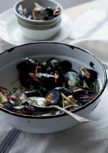 Moules marinières with lemongrass and chilli (Moules marinières à la citronnelle et au piment)