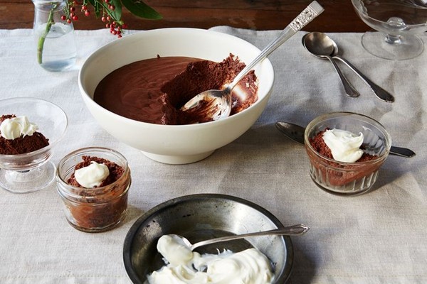 Mousse au chocolate with olive oil