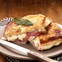 Mozzarella and Parma ham in carozza