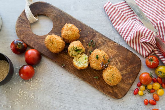 Mozzarella and pea arancini