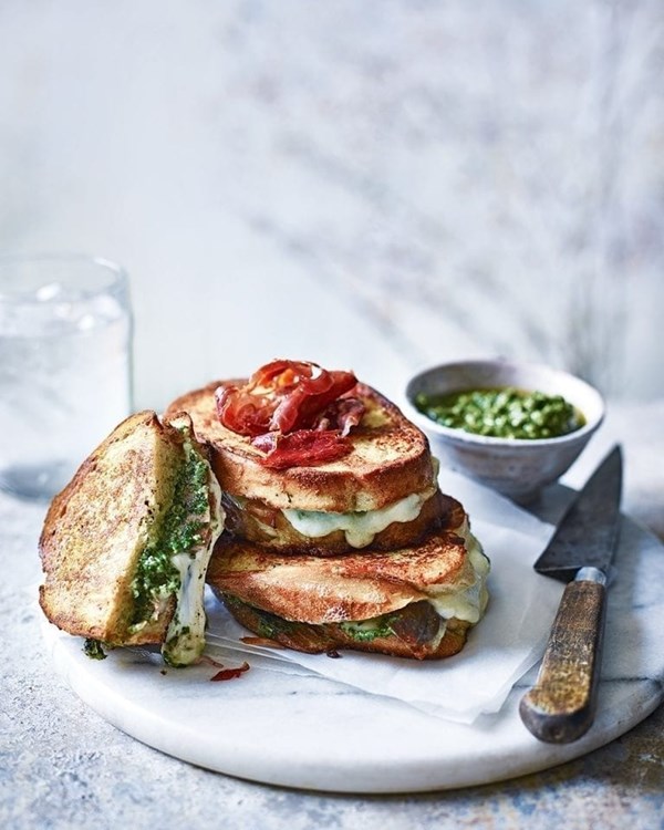 Mozzarella and pesto toasties 
