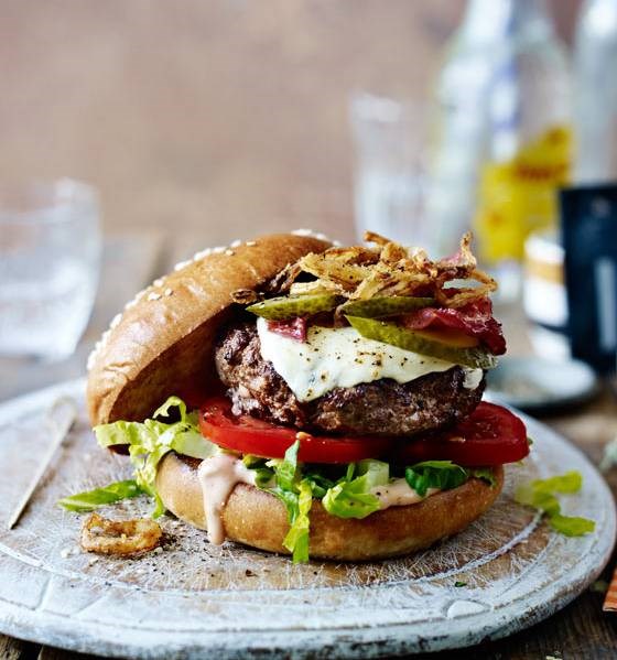 Mozzarella beef burgers with spicy fried onions