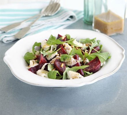 Mozzarella, beetroot and rocket salad