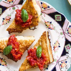 Mozzarella in carrozza with tomato sauce