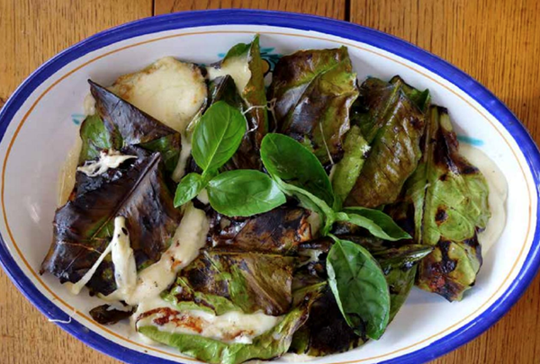 Mozzarella on lemon leaves (Mozzarella al limone)