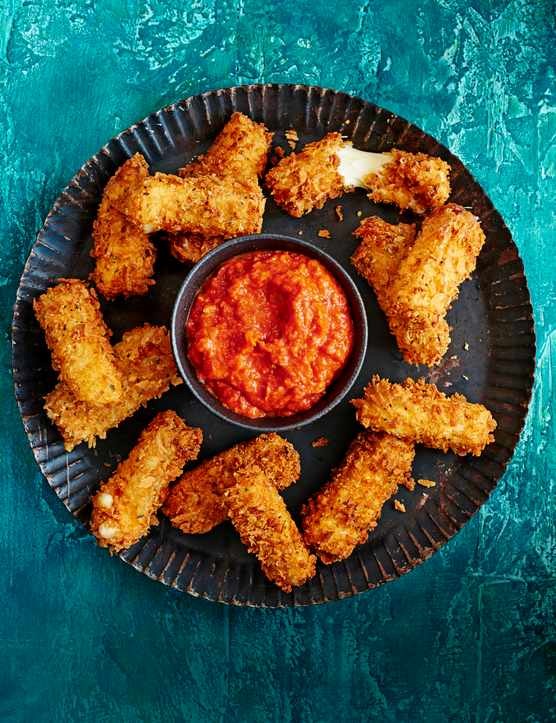 Mozzarella sticks with spicy dipping sauce