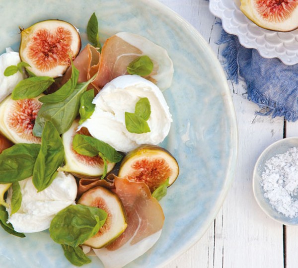 Mozzarella with figs and prosciutto
