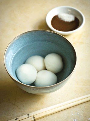 Mr Lai's glutinous rice balls with black sesame stuffing (Lai tang yuan)