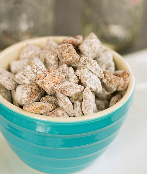 Muddy buddies (Puppy chow)