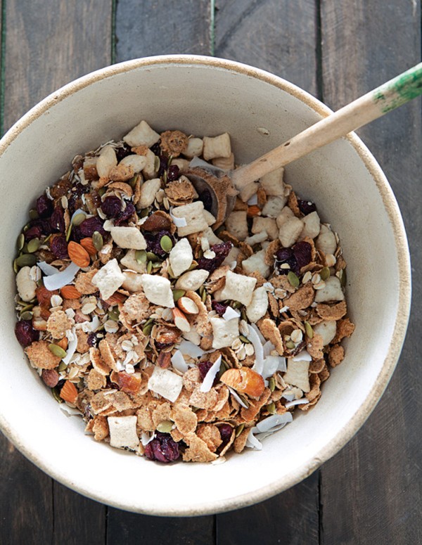 Muesli with almonds, coconut & dried fruit