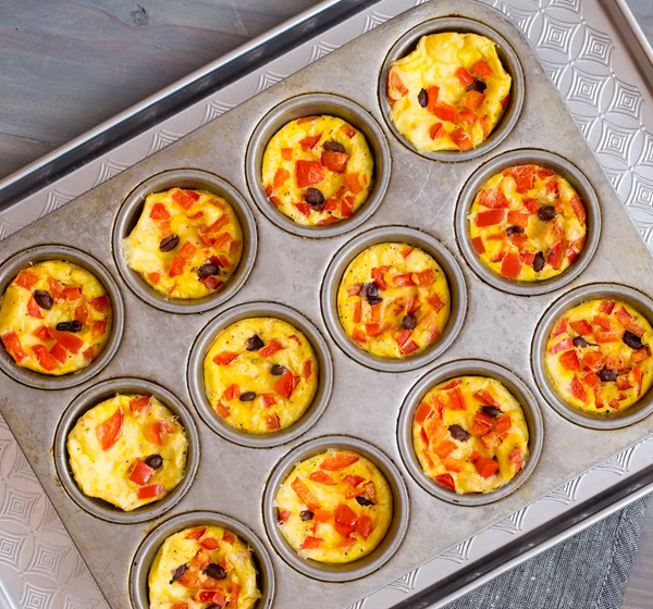 Muffin-tin omelets with bell pepper, black beans & Jack cheese