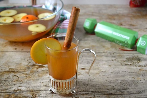 Mulled cider or mulled apple juice