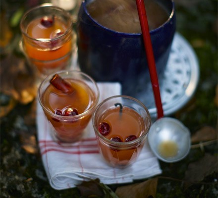 Mulled pear & cranberry punch