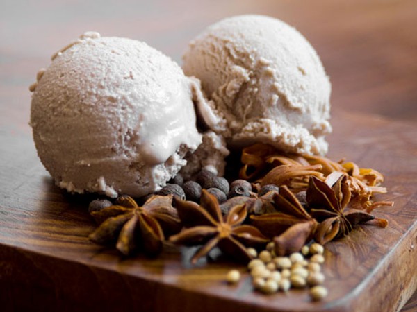 Mulled wine ice cream