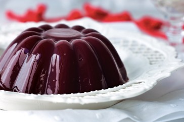 Mulled wine jelly with cinnamon cream