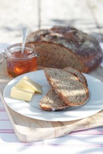 Multi-seeded wholemeal and spelt loaf with honey