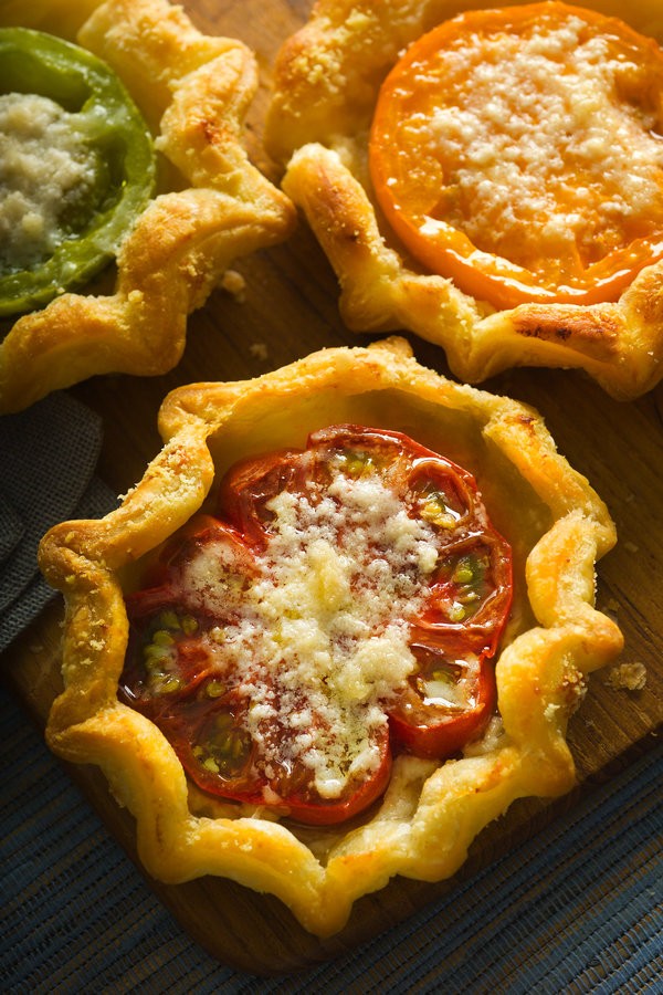 Multicolored tomato tartlets