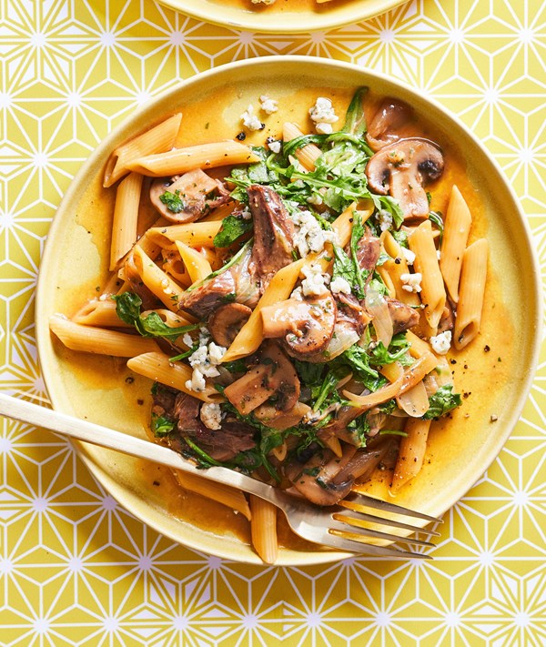 Multicooker beef, mushroom and caramelized onion penne