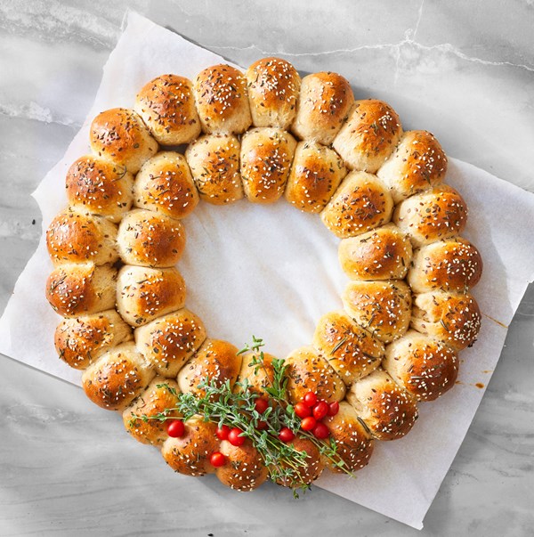 Multigrain roll wreath