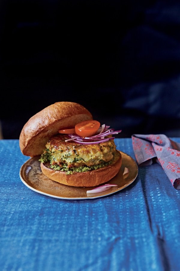 Mumbai-style chicken burger (Murg kabab paav)