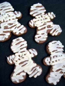 Mummy cookies with white chocolate wrapping