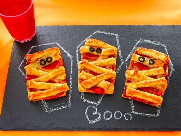 Mummy pizza puffs