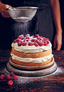 Mummy's Genoise sponge cake with fresh cream