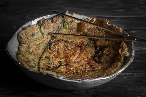 Mung bean pancakes (Bindaetteok (빈대떡)