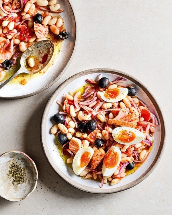 Murcia-style salad with cannellini beans and flaked trout