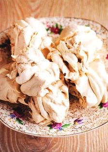 Muscovado meringues