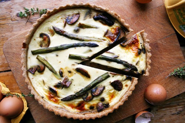 Mushroom & asparagus quiche