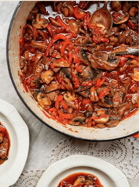 Mushroom & capsicum goulash (Gulash di funghi e peperoni)