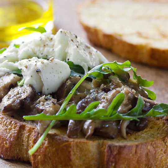 Mushroom and arugula bruschetta