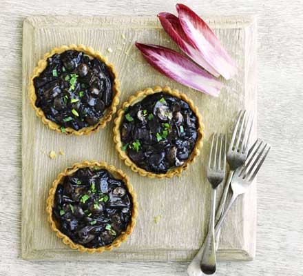 Mushroom and mascarpone tarts