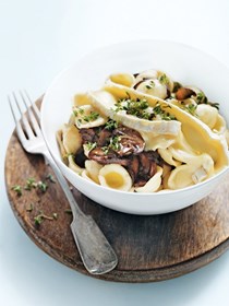 Mushroom and thyme pasta