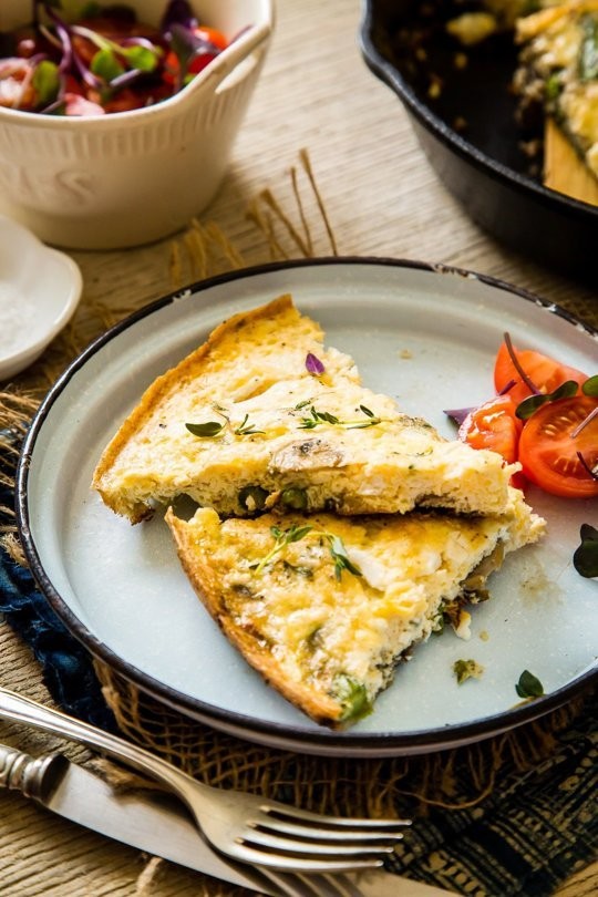 Mushroom-asparagus frittata